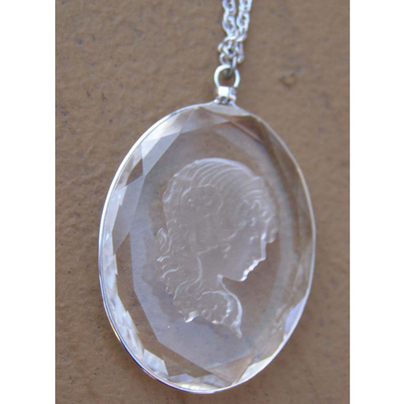 New Glass Cameo necklace Victorian style Hallmark - Picture 5 of 9